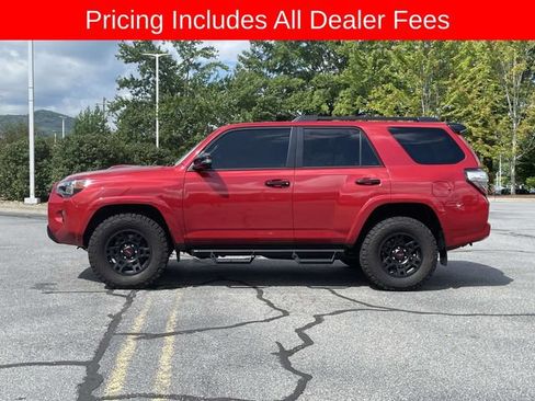 Used 2021 Toyota 4Runner Venture w/ Moonroof Package AWD/4WD image 2