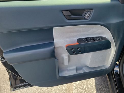 Used 2022 Ford Maverick XLT image 11