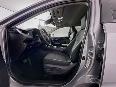 Used 2025 Toyota RAV4 XLE image 13