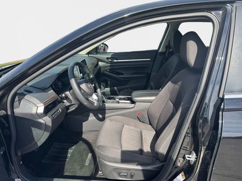 Used 2023 Nissan Altima 2.5 SV FWD image 12