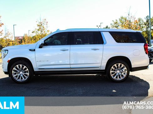 Used 2022 GMC Yukon XL Denali w/ Denali Premium Package image 7