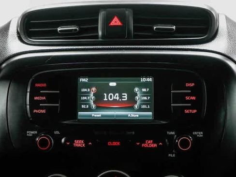 Used 2016 Kia Soul + image 13