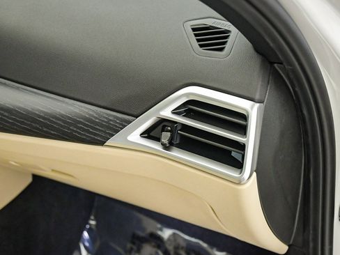 Used 2025 BMW 330i Sedan w/ Convenience Package image 17