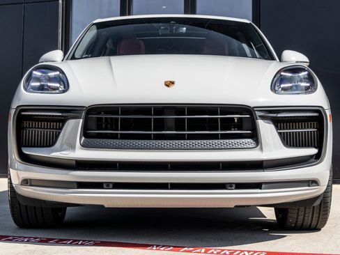 Certified 2022 Porsche Macan S AWD/4WD image 8
