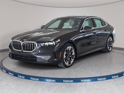 New 2027 BMW 530i RWD image 1