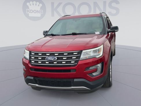 Used 2017 Ford Explorer XLT w/ Equipment Group 202A image 4