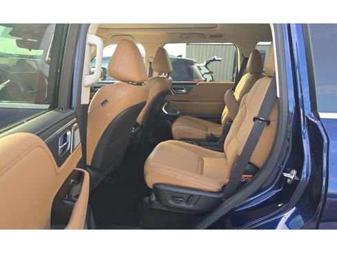 Used 2025 INFINITI QX80 Sensory AWD/4WD image 3