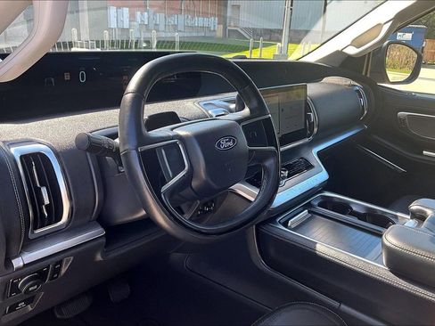Used 2025 Ford Expedition Max Platinum AWD/4WD image 18