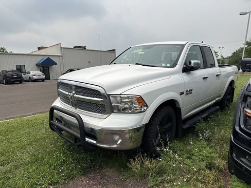 Used 2018 RAM 1500 SLT AWD/4WD image 2
