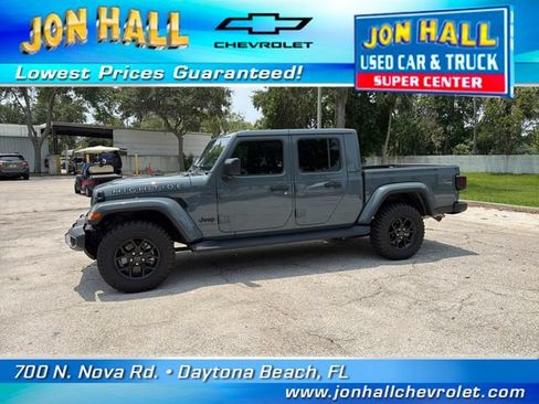 Used 2025 Jeep Gladiator Sport AWD/4WD image 3