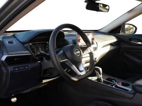 Used 2025 Nissan Altima 2.5 SV image 19