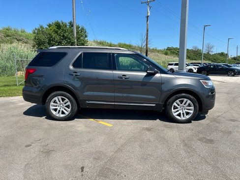 Used 2018 Ford Explorer XLT w/ Equipment Group 202A AWD/4WD image 5