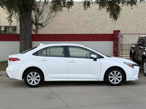 Used 2024 Toyota Corolla LE image 3