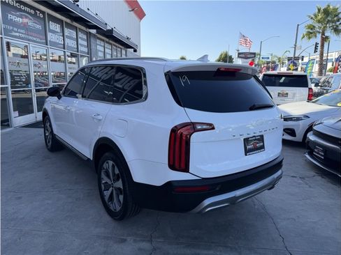 Used 2022 Kia Telluride EX w/ EX Premium Package FWD image 4