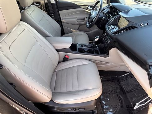 Used 2019 Ford Escape Titanium AWD/4WD image 14