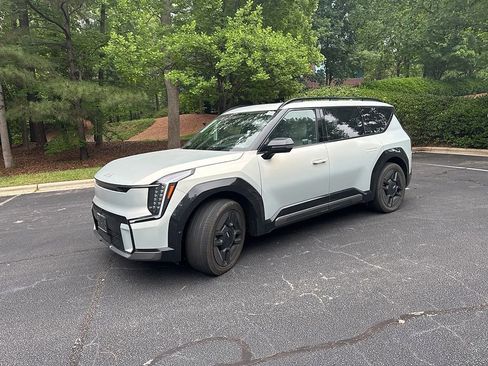 Used 2024 Kia EV9 GT-Line AWD/4WD image 3