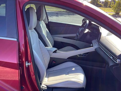 Used 2023 Hyundai Elantra Limited w/ Cargo Package image 8
