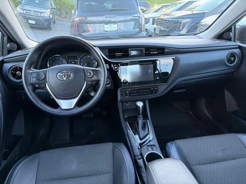 Used 2017 Toyota Corolla SE w/ SE Premium Package FWD image 10