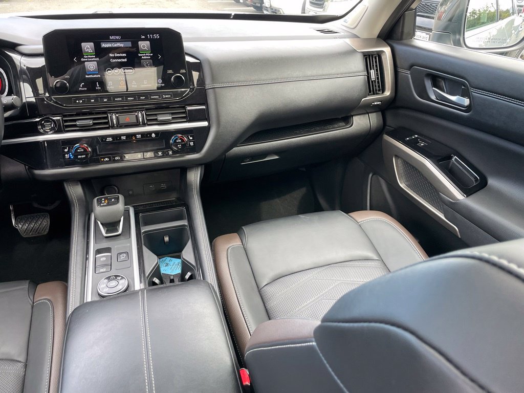 Certified 2025 Nissan Pathfinder Platinum AWD/4WD image 11
