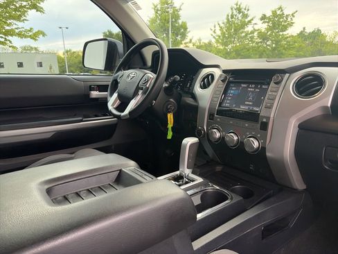 Used 2018 Toyota Tundra SR5 w/ SR5 Upgrade Package AWD/4WD image 30