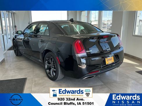 Used 2023 Chrysler 300 S RWD image 6