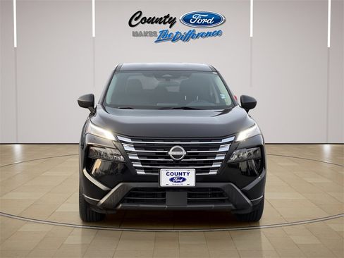 Used 2024 Nissan Rogue S image 5