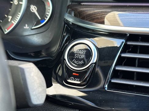 Used 2019 BMW 530i w/ Convenience Package image 24