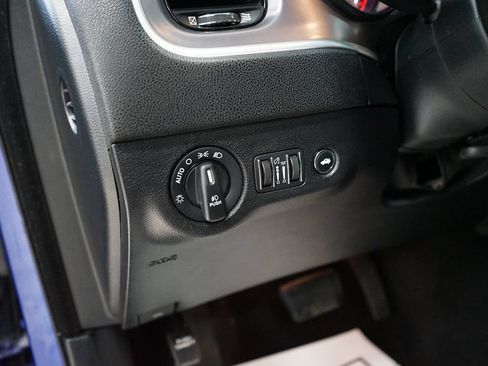 Used 2019 Dodge Charger SXT w/ Blacktop Package AWD/4WD image 30