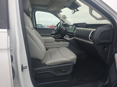 Used 2025 Ford Expedition Active image 13