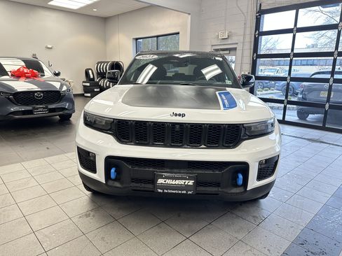 Used 2023 Jeep Grand Cherokee Trailhawk image 15