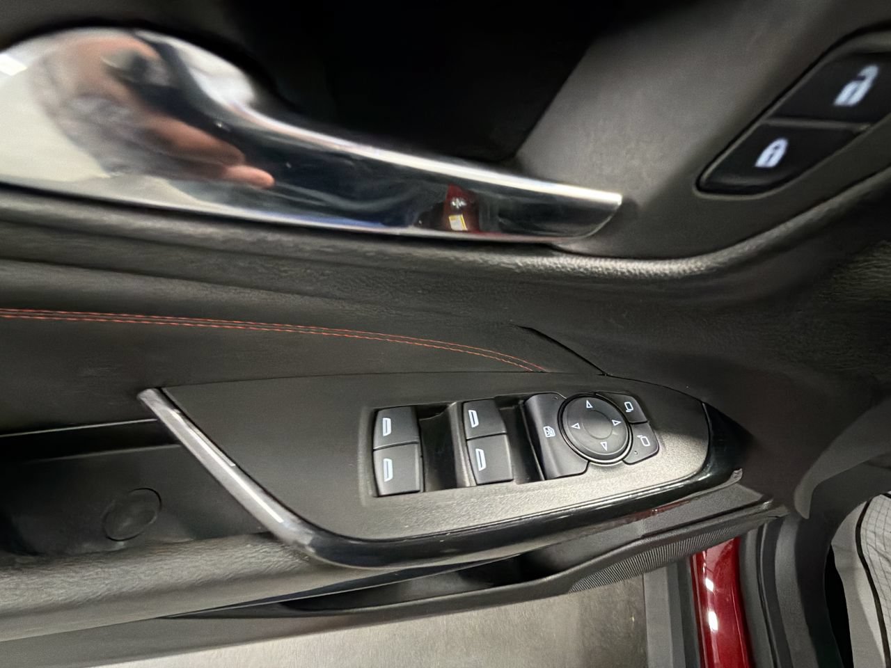 Certified 2025 Chevrolet Trax RS w/ Sunroof Package FWD image 21