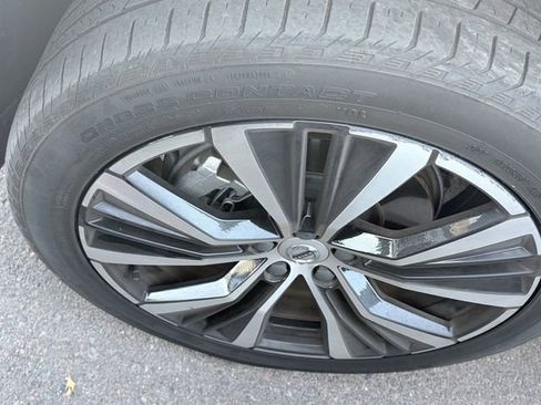 Used 2023 Volvo XC60 B5 Plus w/ Climate Package FWD image 4
