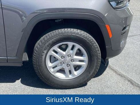 Certified 2025 Jeep Grand Cherokee Laredo w/ Trailer Tow Package AWD/4WD image 11