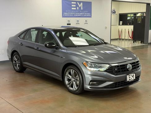 Used 2021 Volkswagen Jetta R-Line w/ R-Line Cold Weather Package FWD image 2