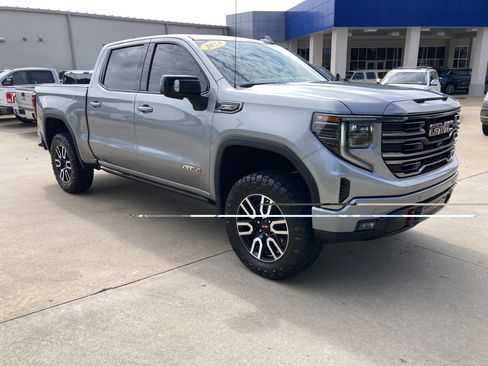 Certified 2024 GMC Sierra 1500 AT4 w/ Technology Package AWD/4WD image 3