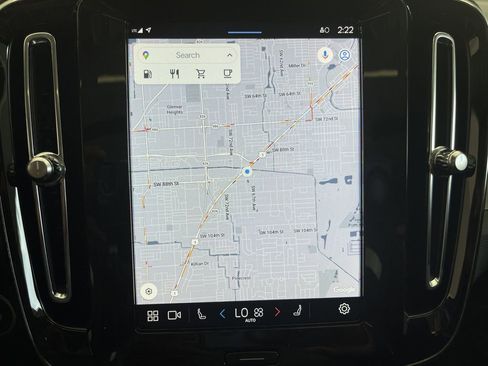 Used 2024 Volvo XC40 B5 Ultimate image 12