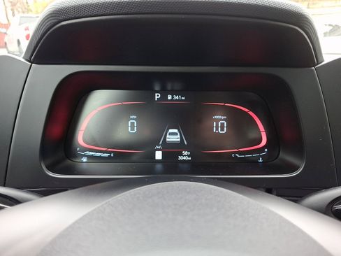 Certified 2025 Hyundai Elantra Sport image 19