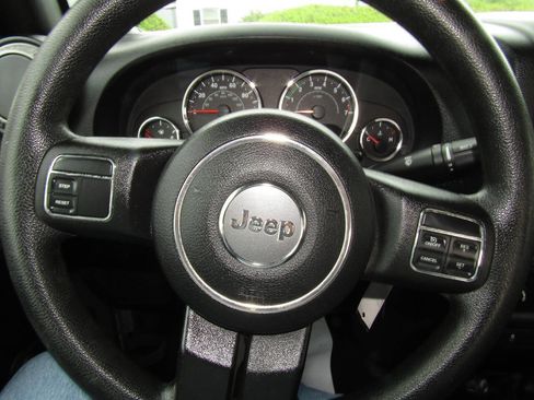 Used 2015 Jeep Wrangler Sport AWD/4WD image 16