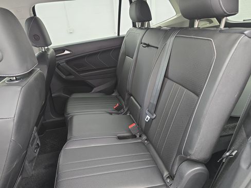 Certified 2024 Volkswagen Tiguan SE FWD image 15