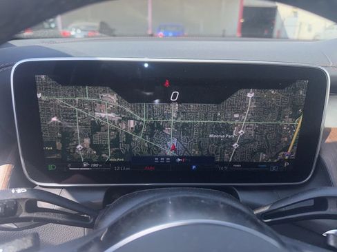 Used 2025 Mercedes-Benz GLC 300 4MATIC image 9