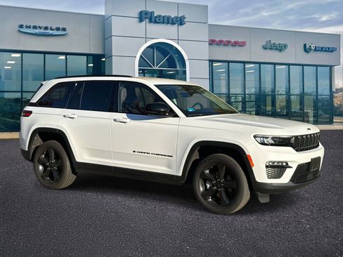 Used 2023 Jeep Grand Cherokee Limited w/ Black Appearance Package image 1