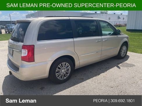 Used 2014 Chrysler Town & Country Touring-L w/ Driver Convenience Group FWD image 5