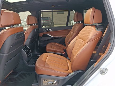 Used 2022 BMW X7 M50i image 10