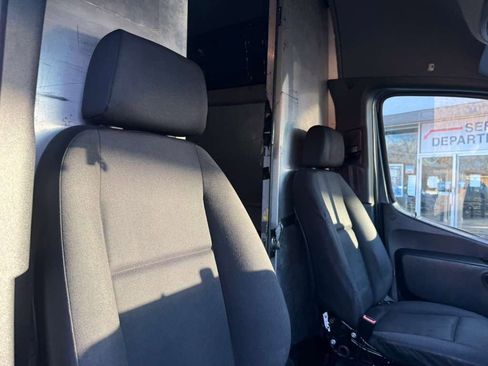 Used 2019 Mercedes-Benz Sprinter 170 image 25