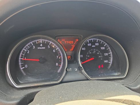Used 2013 Nissan Versa SV FWD image 11