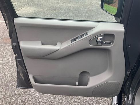 Used 2014 Nissan Frontier Desert Runner RWD image 31
