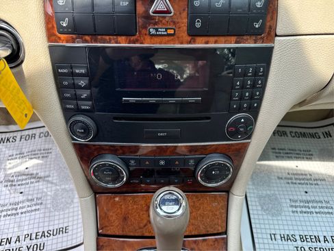 Used 2009 Mercedes-Benz CLK 550 Coupe image 26