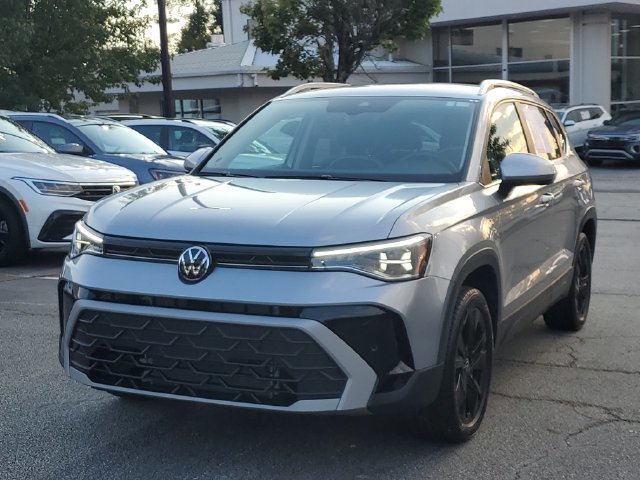 Certified 2025 Volkswagen Taos SE w/ Black Wheel Package FWD image 37