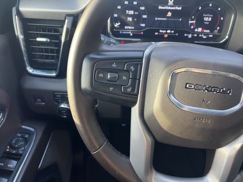 Used 2024 GMC Sierra 2500 Denali w/ Denali Reserve Package AWD/4WD image 17