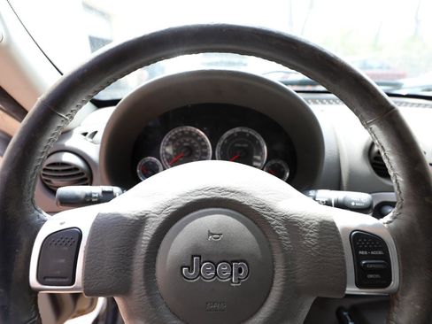 Used 2007 Jeep Liberty Limited AWD/4WD image 20